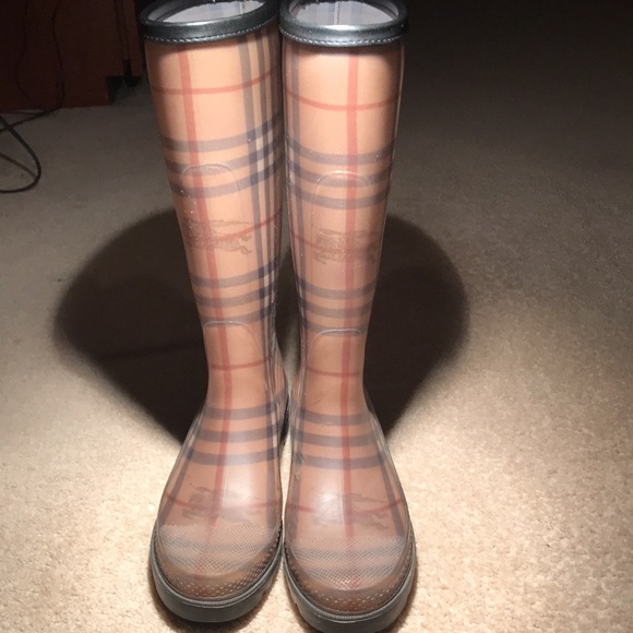 BURBERRY rain boots in excellent condition - Picture 5 of 17